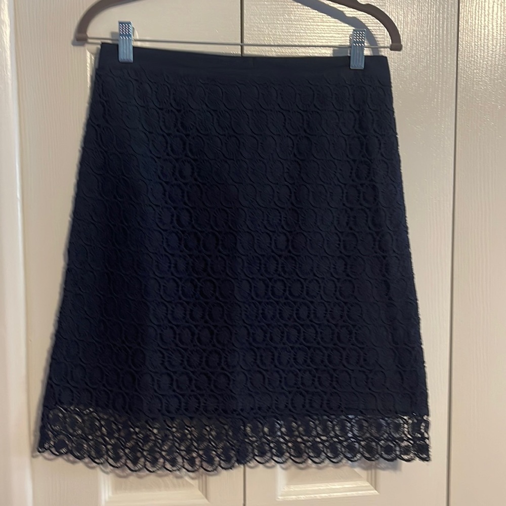 NWOT LOFT lace overlay skirt in navy blue size 4